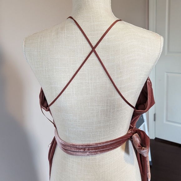 Elegant Mauve/Rose Velvet Jumpsuit with Halter Neckline - Picture 3 of 5